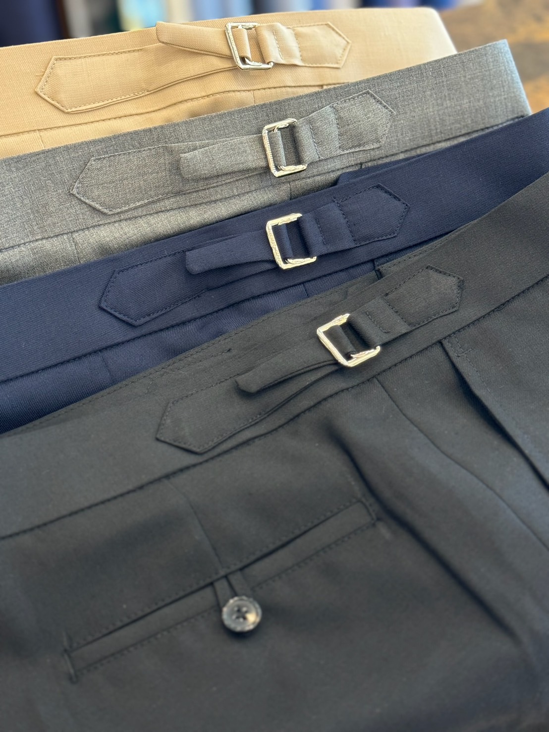 4 TYPES OF PANTS EVERY MAN MUST HAVE